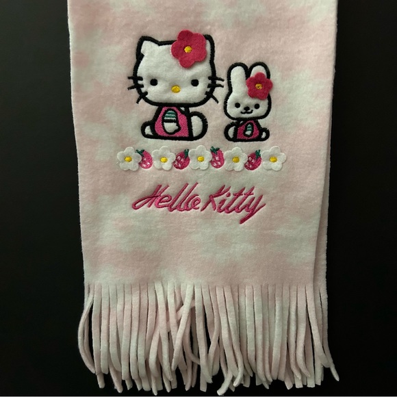 Hello Kitty fleece scarf and earmuffs - Picture 2 of 9